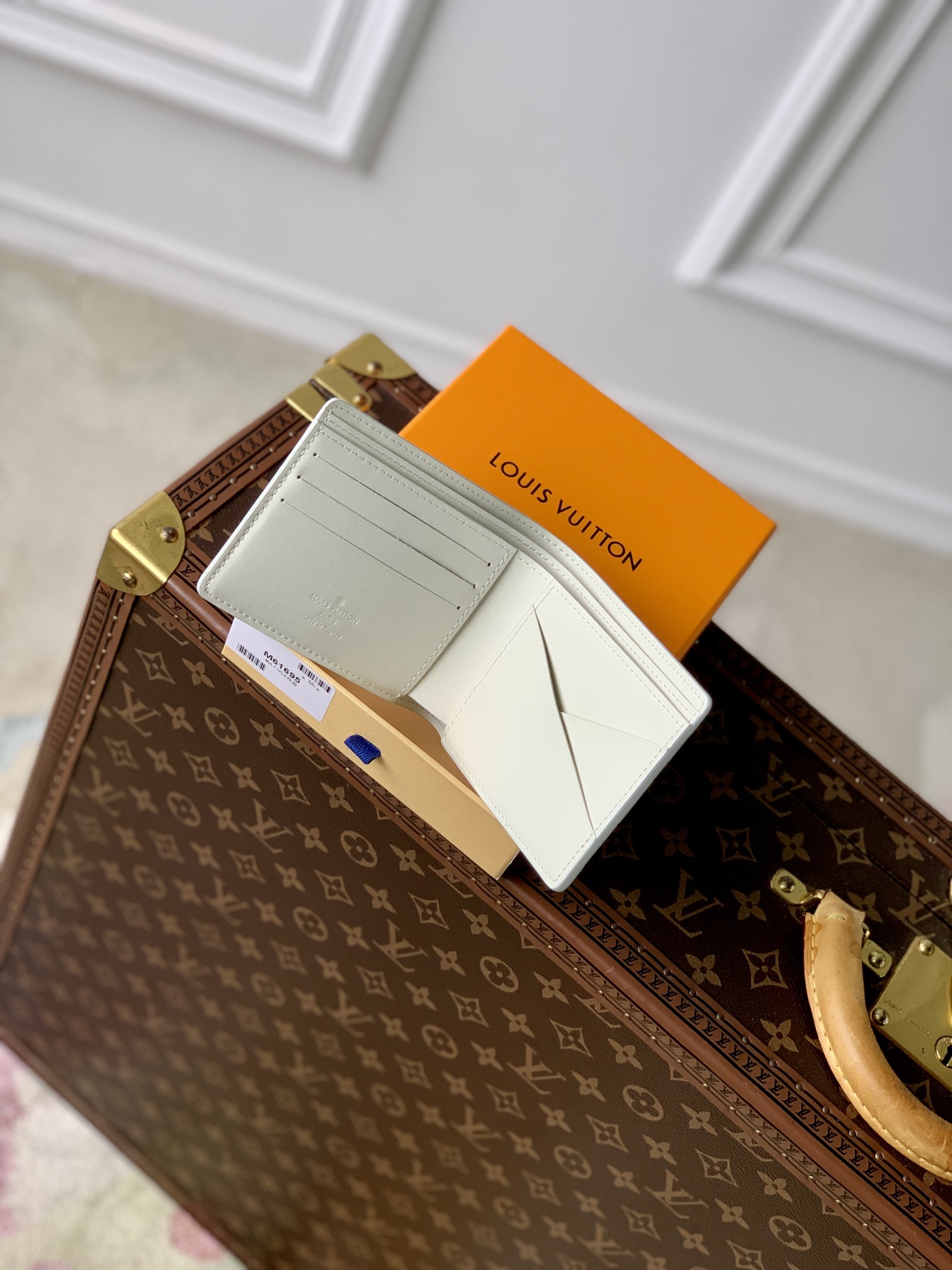 l**is V*t*n multiple wallet-m61695-11.5 x 9 x 1.5 cm