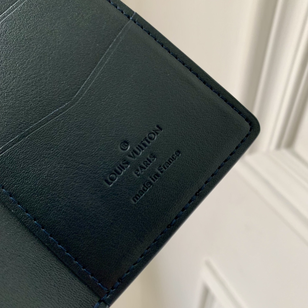 l**is V*t*n wallet m61696