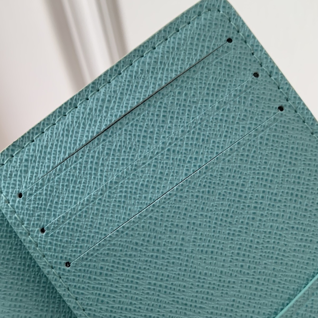 l**is V*t*n wallet-n40678