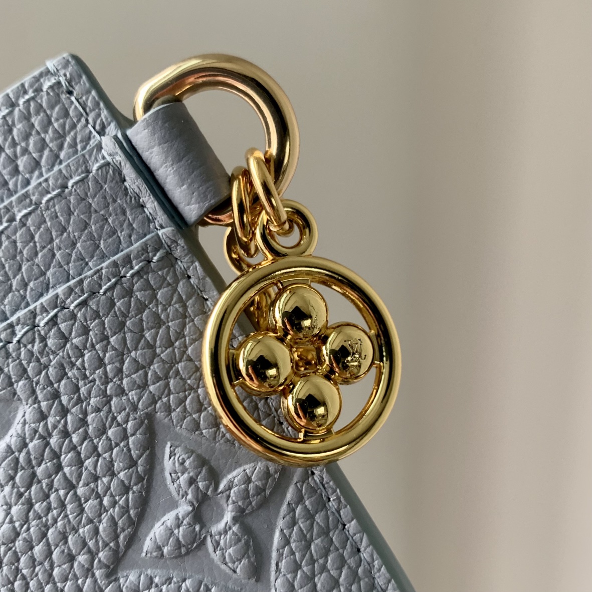 l**is V*t*n wallet-m82132-10.2 x 7.3 x 0.3cm