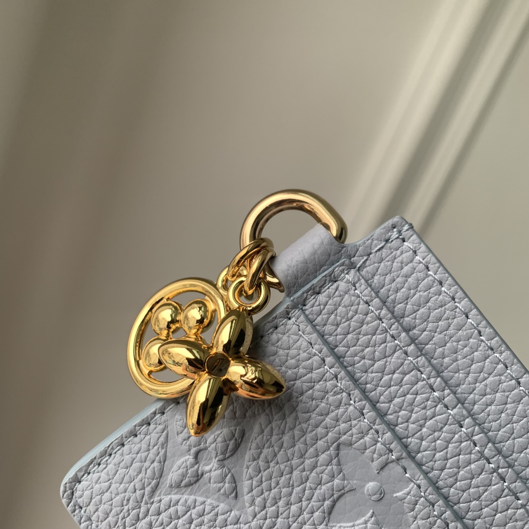 l**is V*t*n wallet-m82132-10.2 x 7.3 x 0.3cm