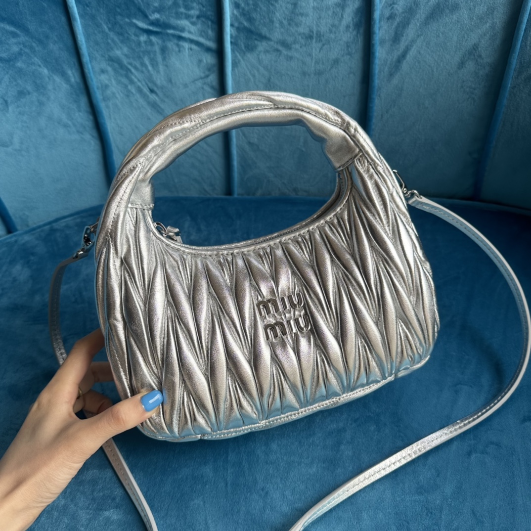 MiuMiu Wander Hobo Bag-23X13X7CM