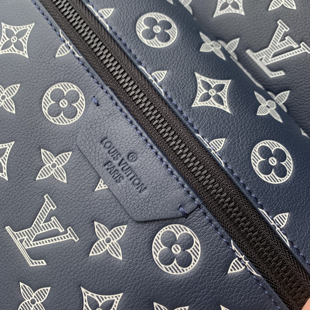 l**is V*t*n discovery backpsck-m31033-29*38*20cm