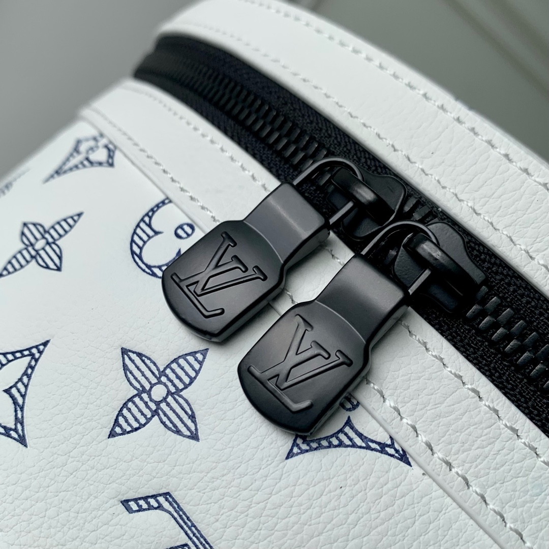 l**is V*t*n discovery backpsck-m31033-29*38*20cm