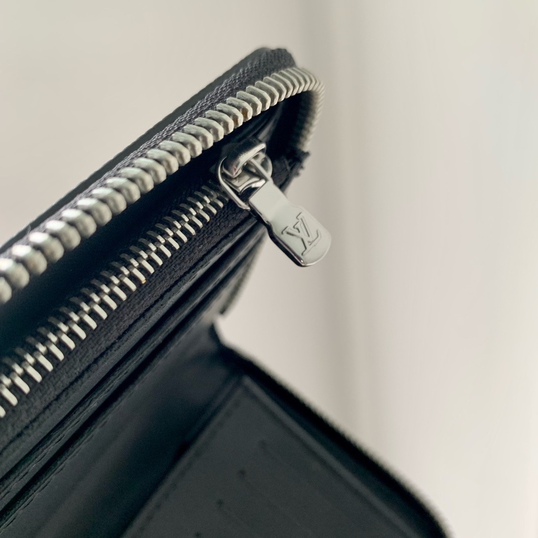 l**is V*t*n zippy vertical wallet m83332-10*20*2cm