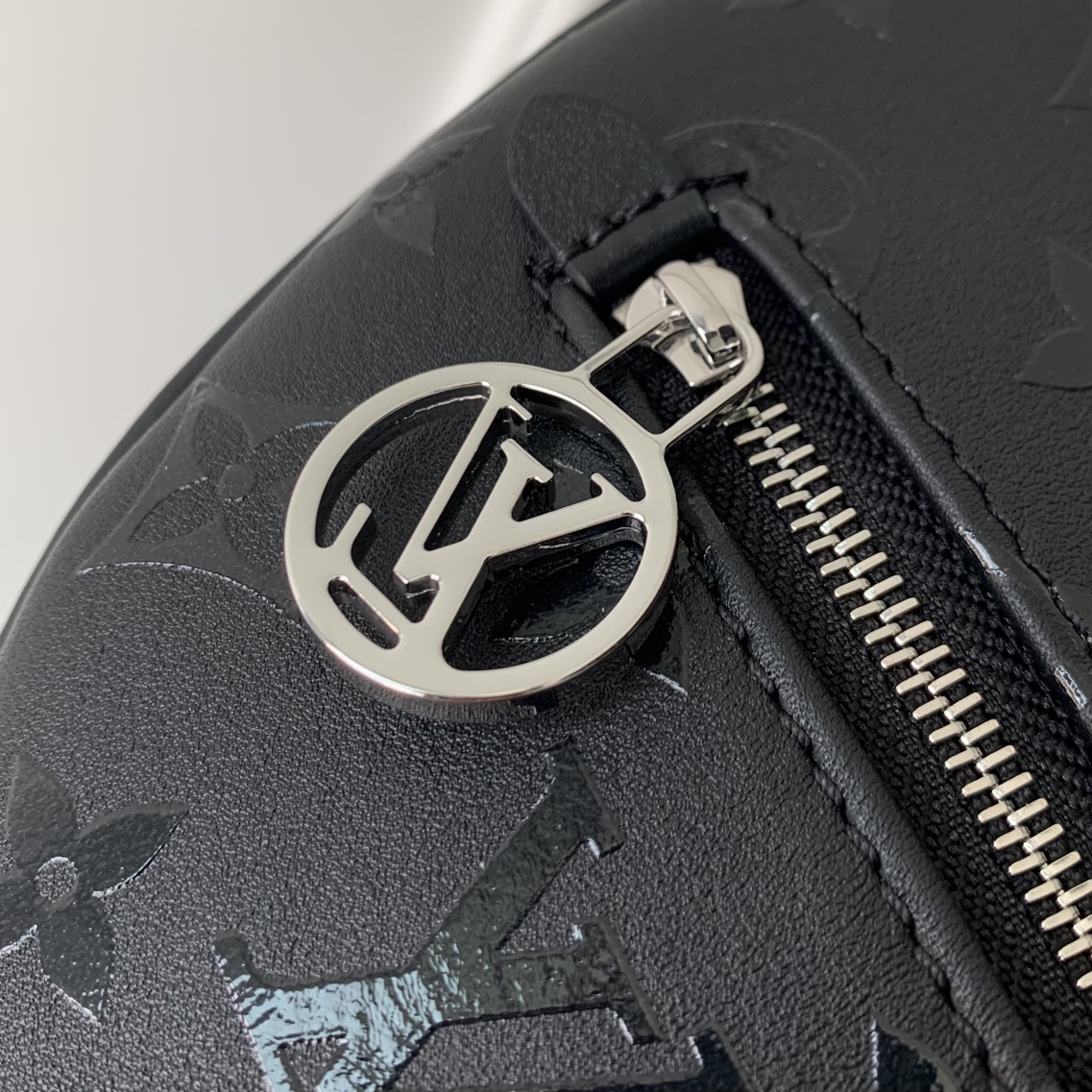 l**is V*t*n loop handbags-m11267-23*13*6cm