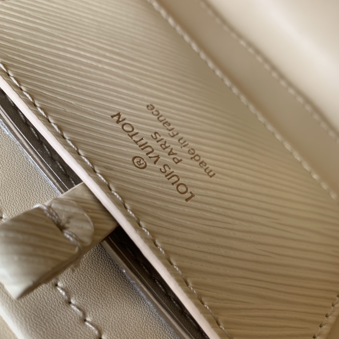 l**is V*t*n twist mm-m21040-23 x 17 x 9.5cm