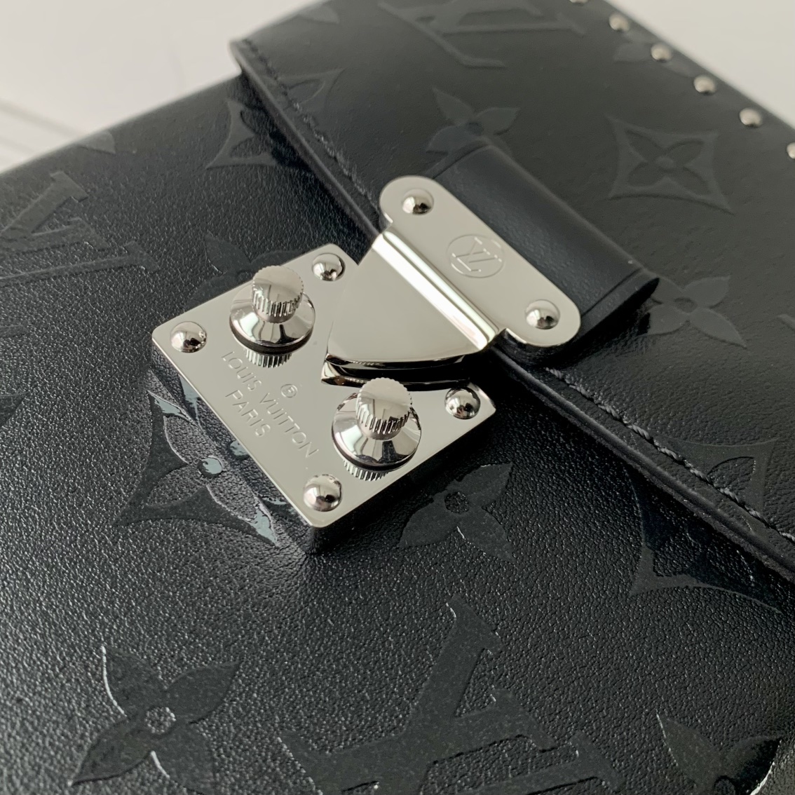 l**is V*t*n camera box-m82465-12.5*17.6*6cm