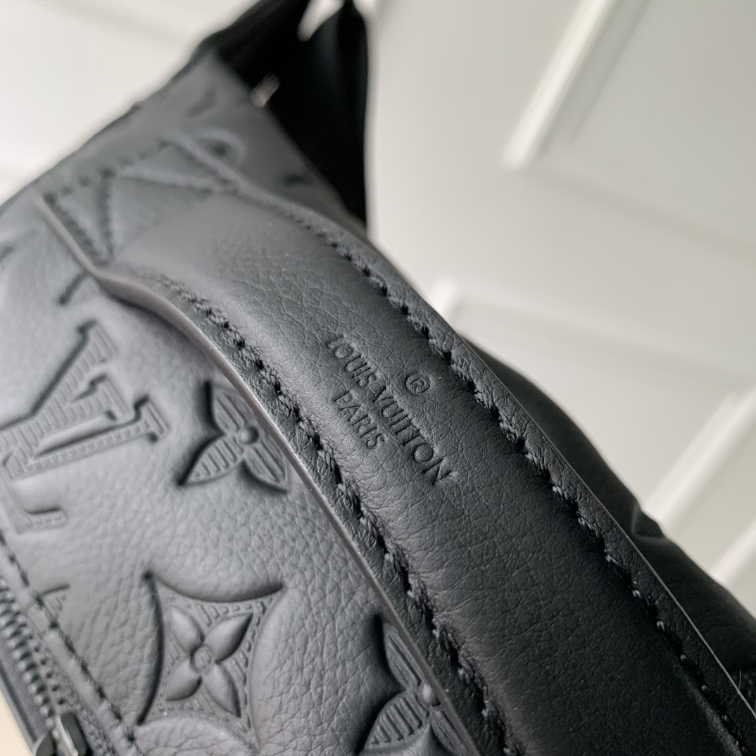 l**is V*t*n rush waist bag-30 x 15 x 8cm