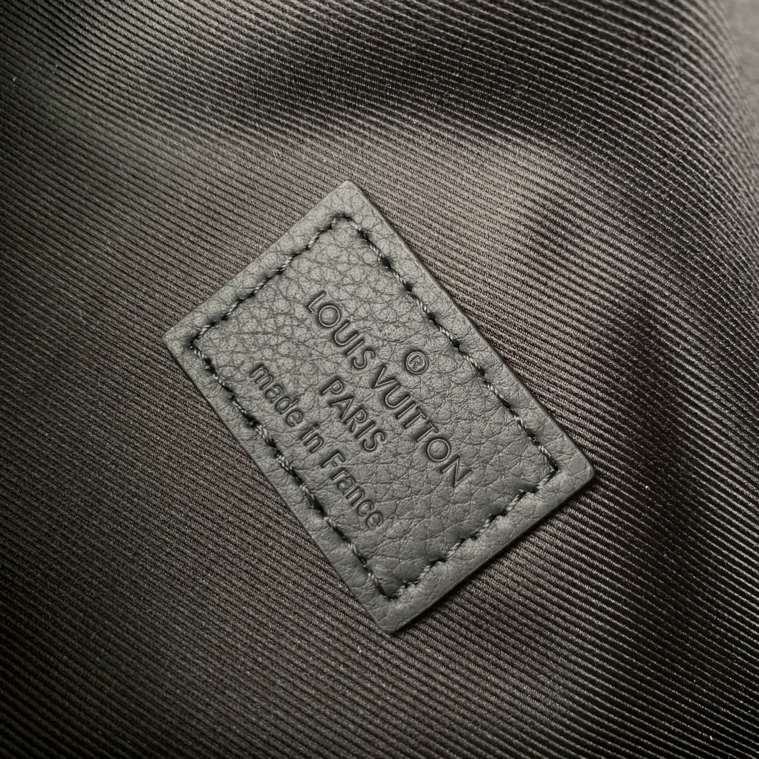 l**is V*t*n rush waist bag-30 x 15 x 8cm