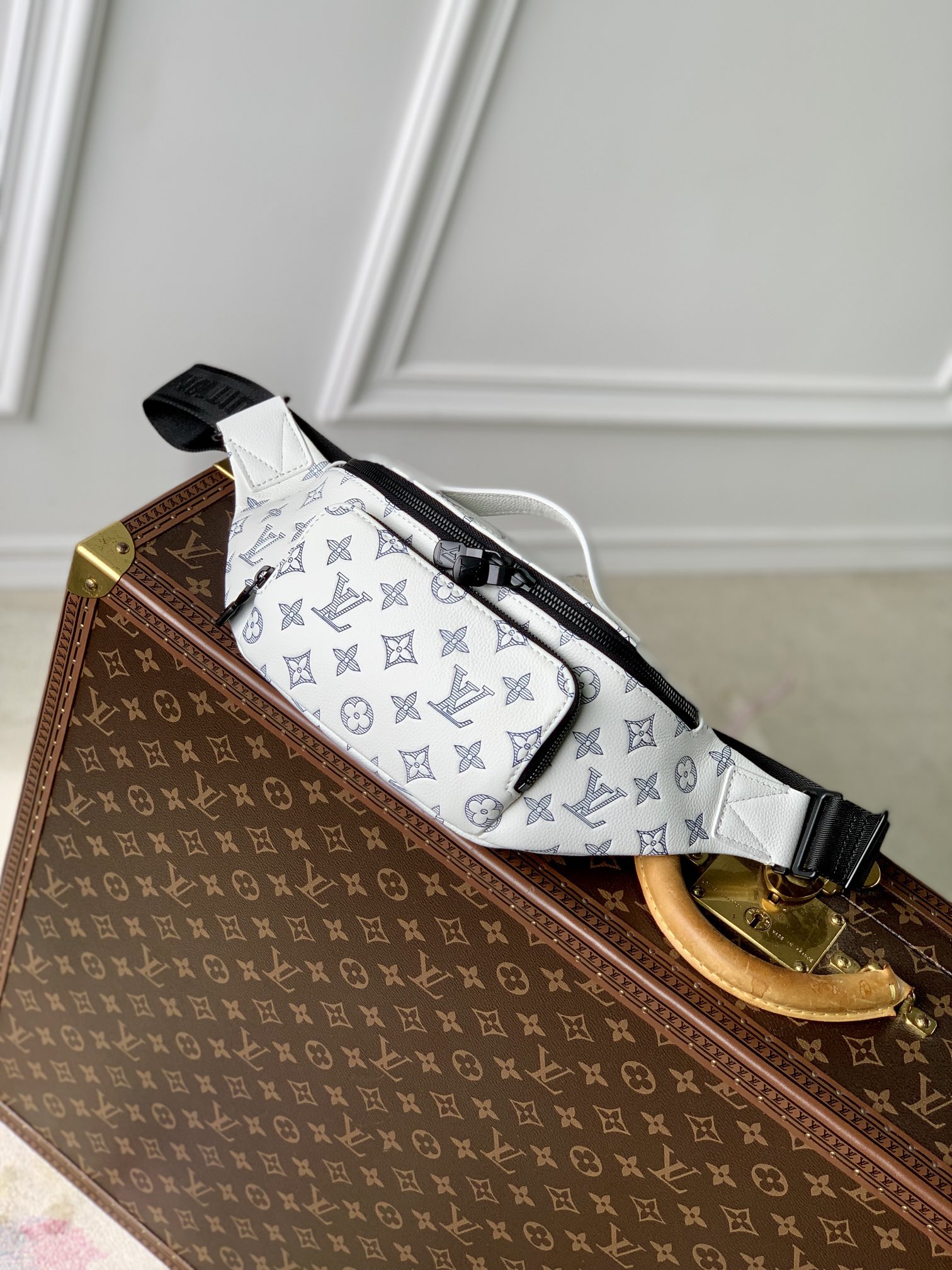 l**is V*t*n rush waist bag-30 x 15 x 8cm