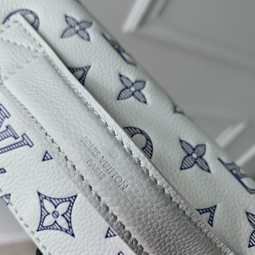 l**is V*t*n rush waist bag-30 x 15 x 8cm