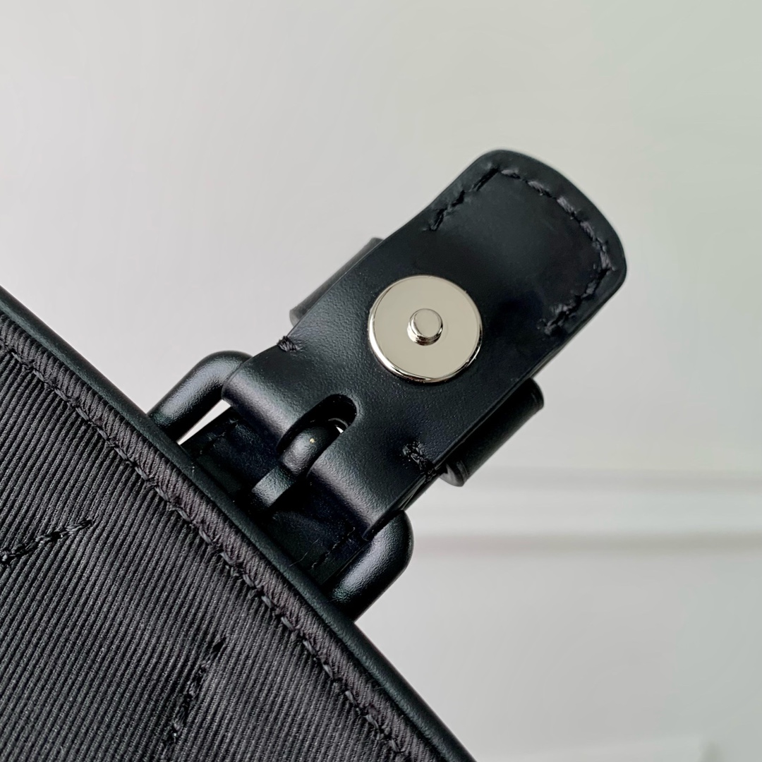 l**is V*t*n montsouris bag-m47060-20 x 17 x 7cm