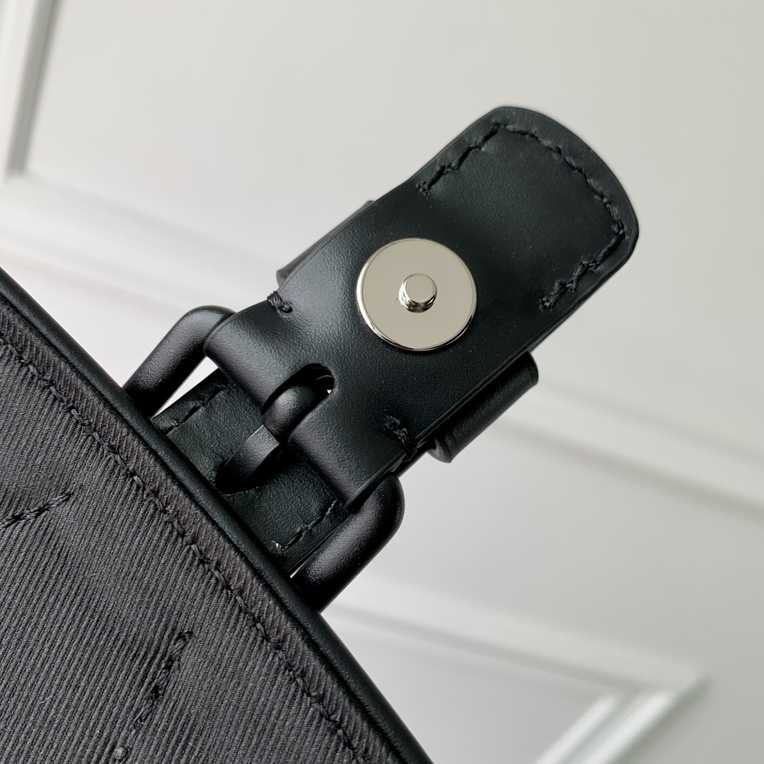 l**is V*t*n montsouris bag-m47060-20 x 17 x 7cm