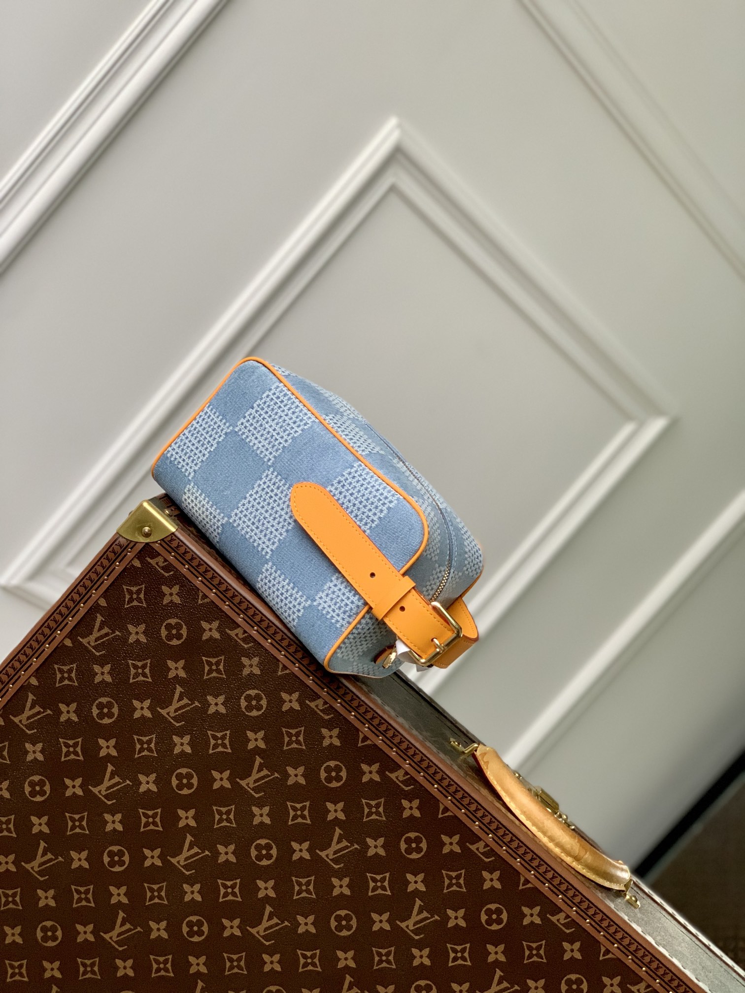 l**is V*t*n locker dopp kit pouch -23 x 13 x 12cm