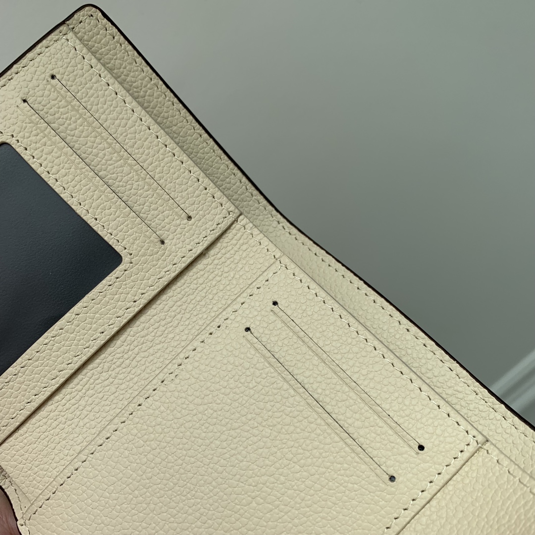 l**is V*t*n wallet-m83231-11×8cm