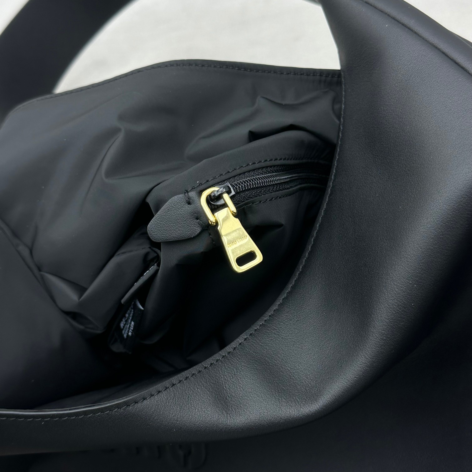 MiuMiu 2024SS Hobo Tote-42.5*30CM