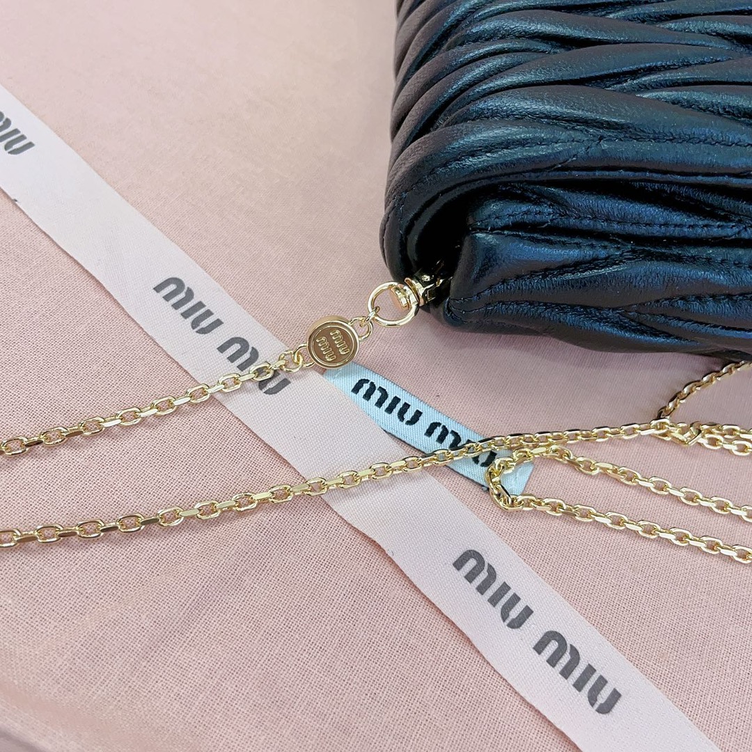 MiuMiu Leather Matelassé Mini Shoulder Bag-18 X9.5 X 4CM