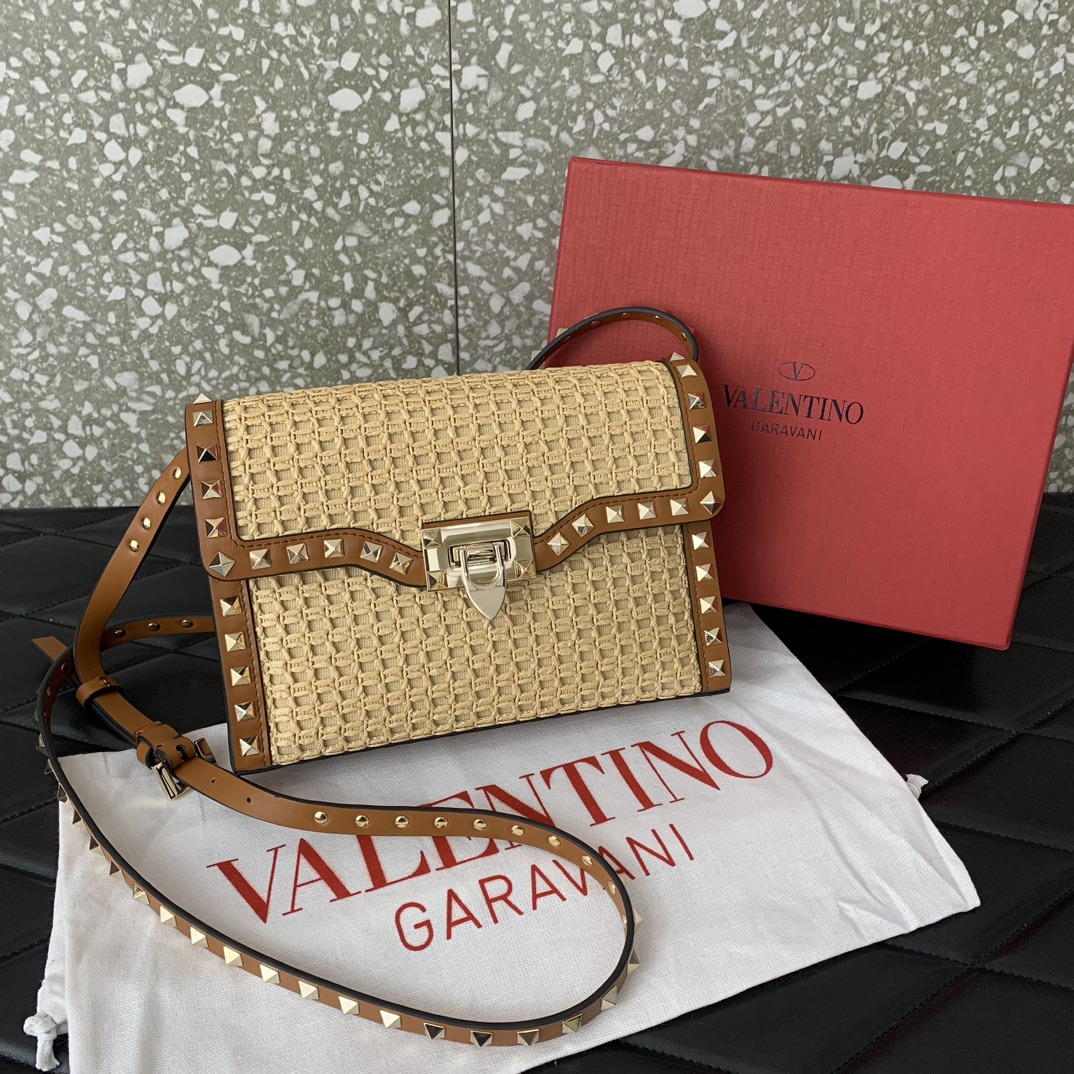 Valentino Rockstud Shoulder Bag In Woven Raffia-22.5*15.5*6CM