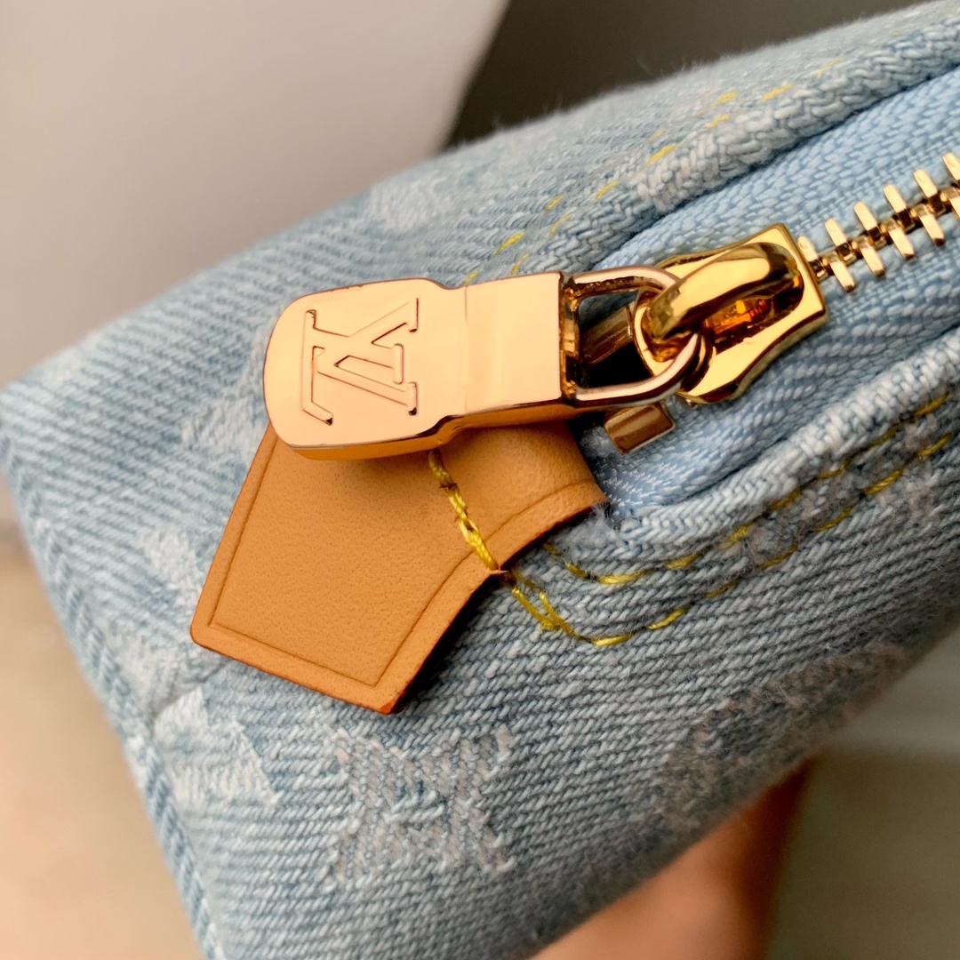 l**is V*t*n pochette cosmétique-19 x 12 x 6cm