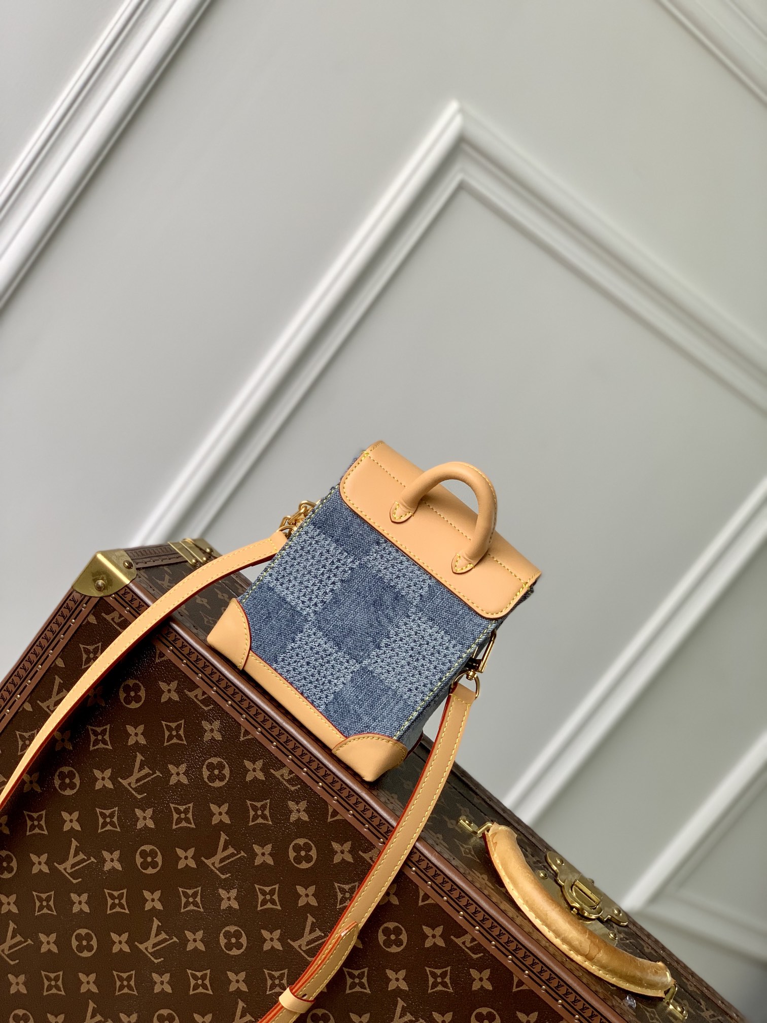 l**is V*t*nsteamer bag-15 x 18 x 7cm