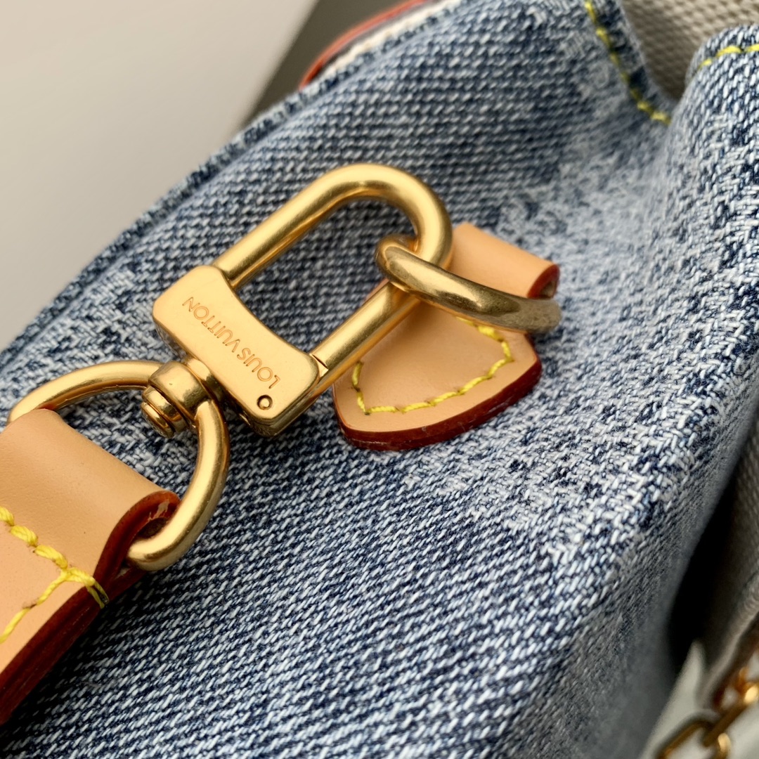 l**is V*t*nsteamer bag-15 x 18 x 7cm