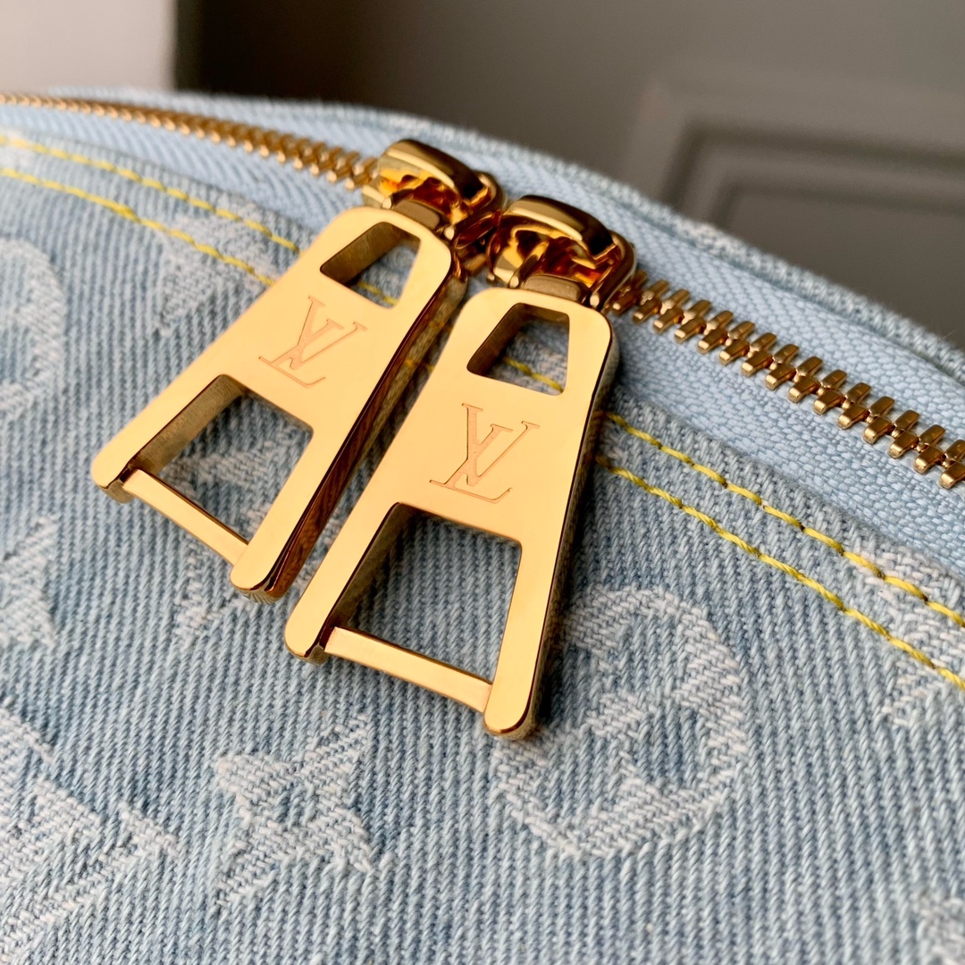 l**is V*t*n pochette cosmétique-27 x 18 x9cm