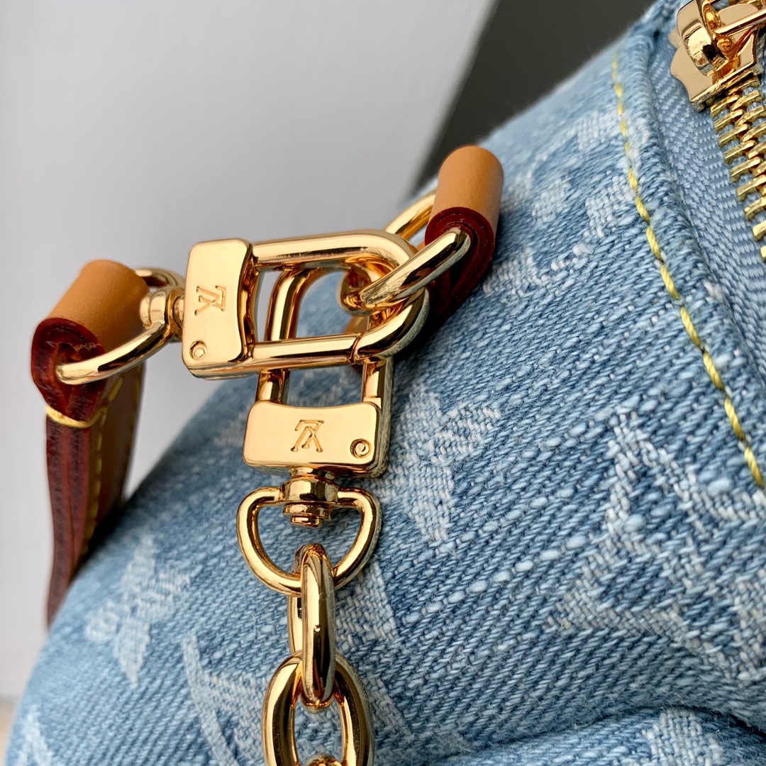 l**is V*t*n mini bumbag-17 x 12 x 9.5cm