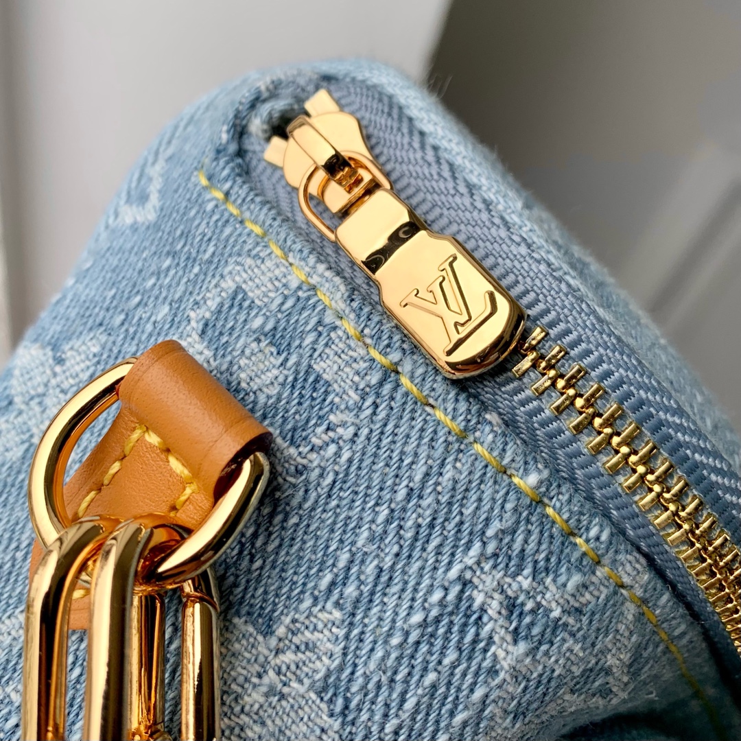 l**is V*t*n mini bumbag-17 x 12 x 9.5cm