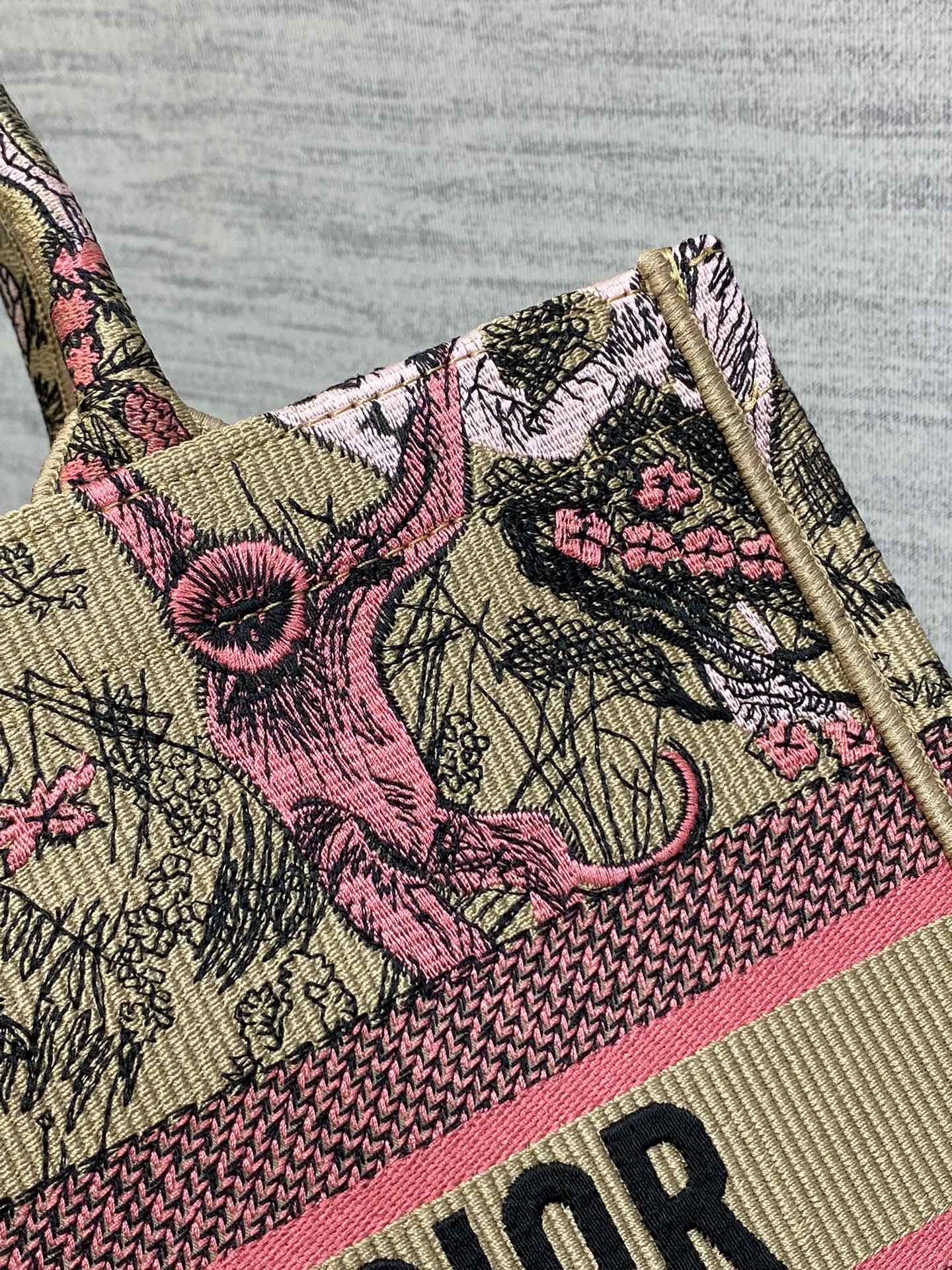 D*or small book tote-36.5cm