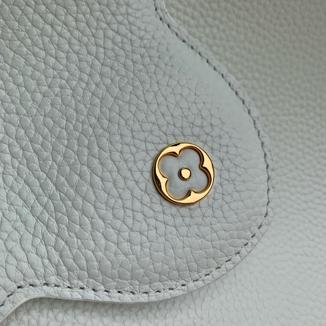 l**is V*t*n capucines handlebag