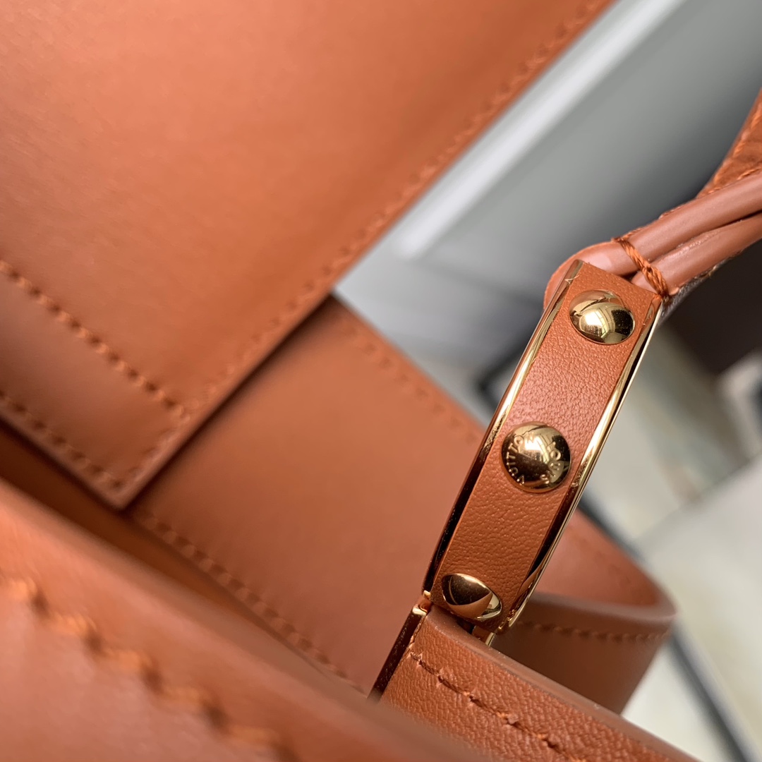 l**is V*t*n capucines souple handlebag-38 x 23 x 16cm