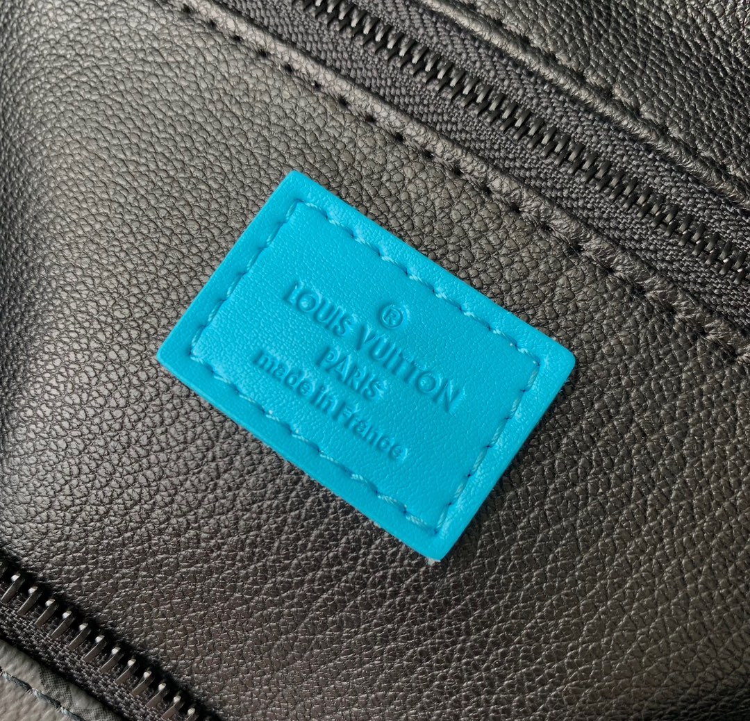 l**is V*t*n cosmetic bag-28*16*13cm