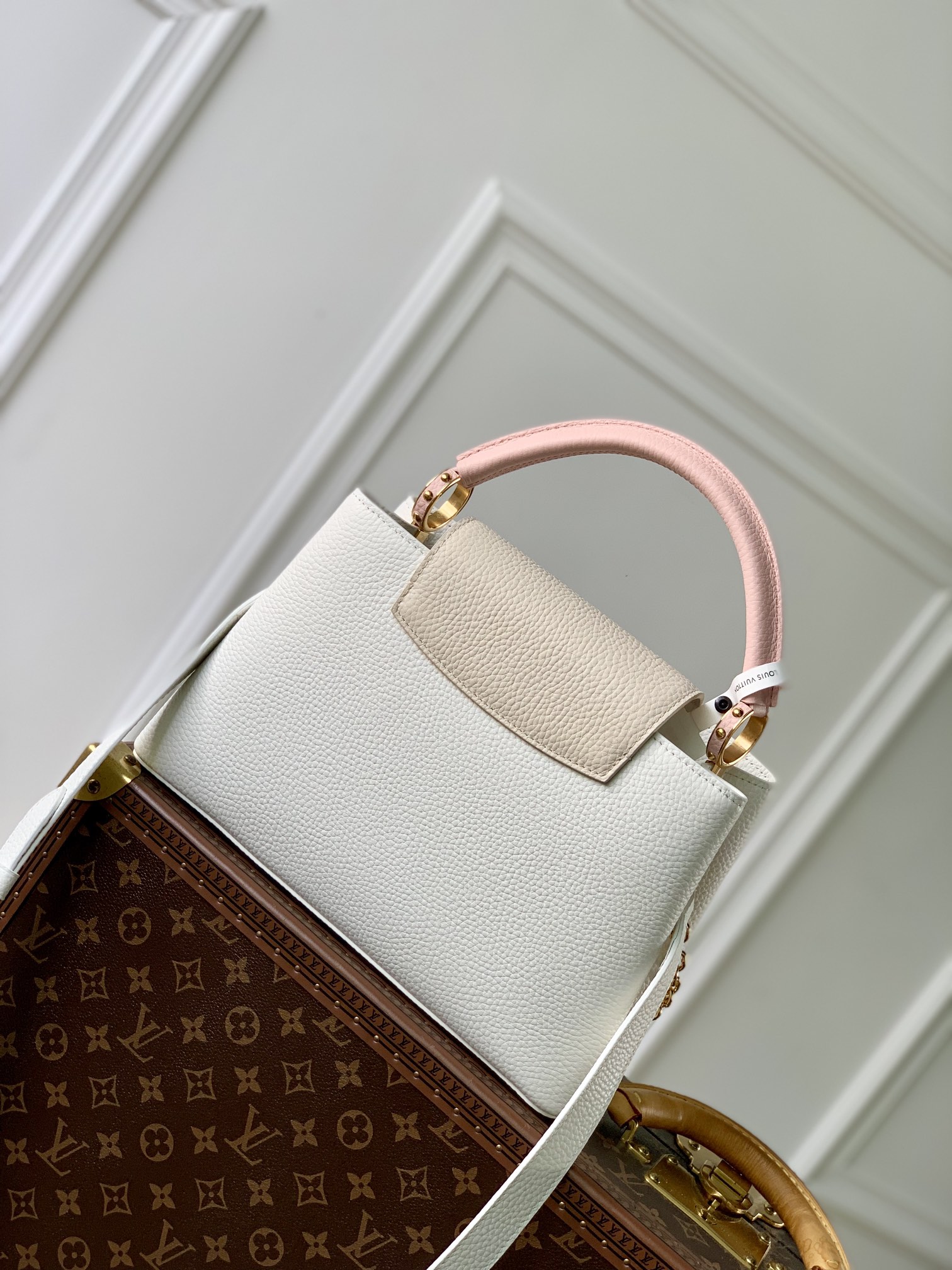 l**is V*t*n capucines handlebag