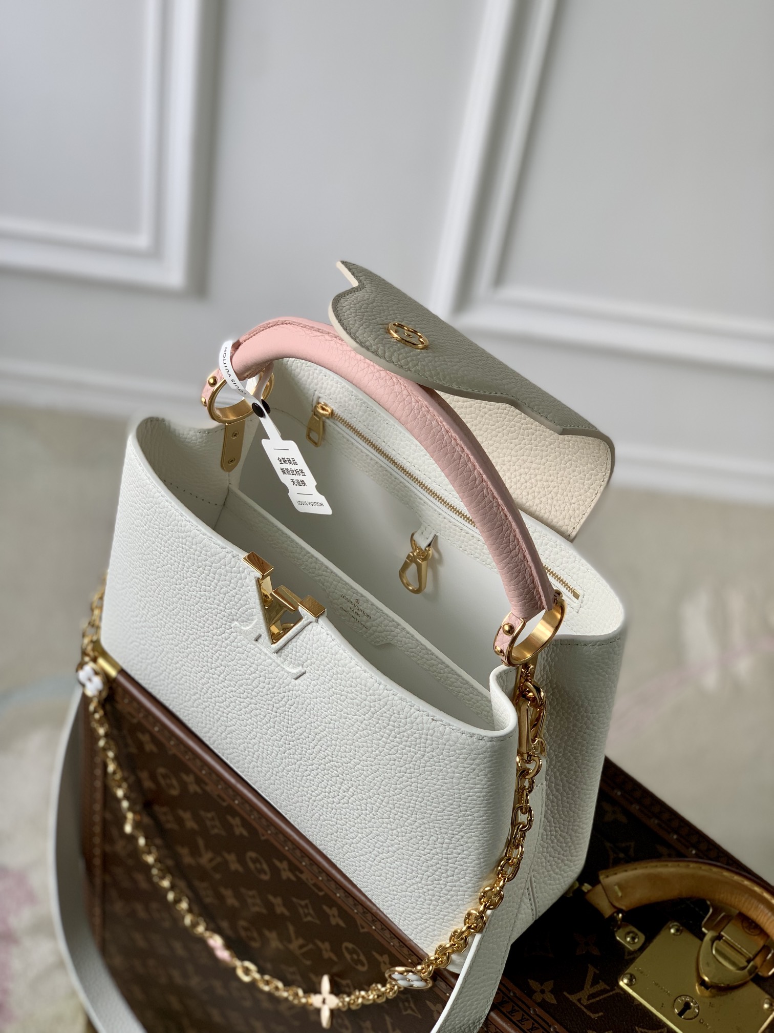 l**is V*t*n capucines handlebag