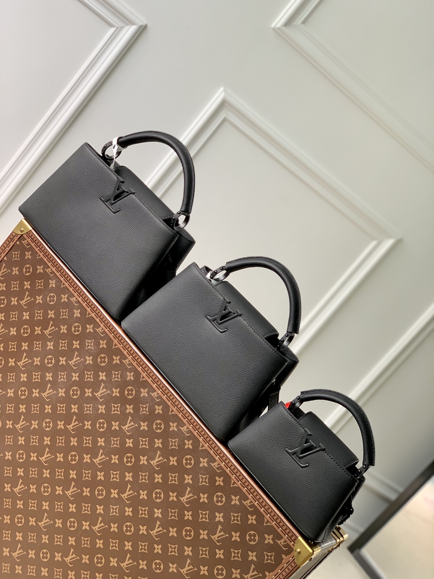 l**is V*t*n capucines handlebag