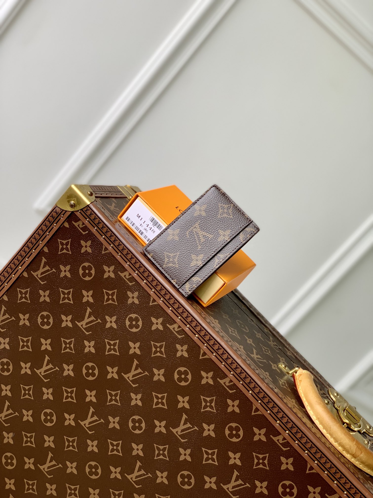 l**is V*t*n wallet-11 x 7 x 0.5cm