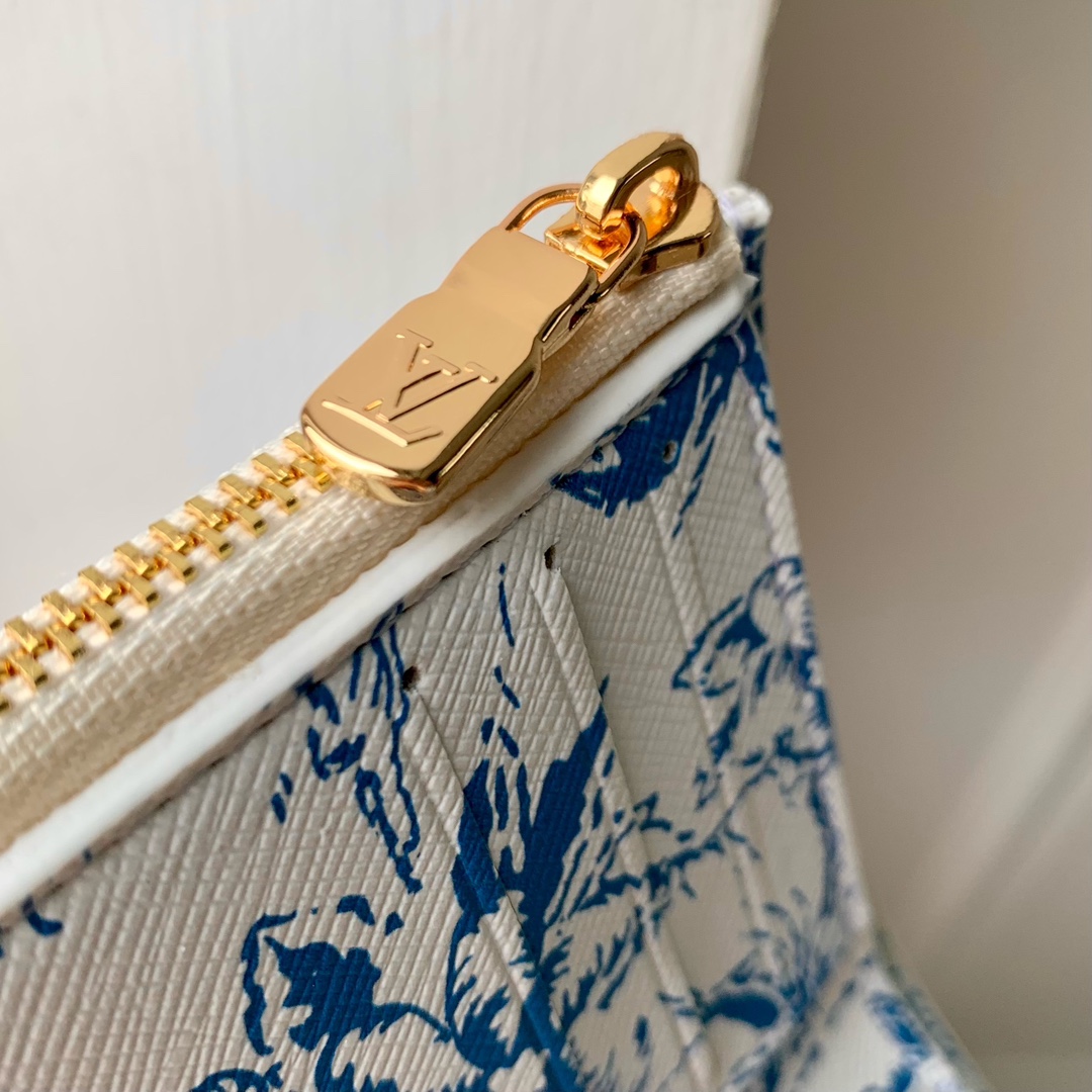 l**is V*t*n victorine by the pool wallet-12 x 9.5 x 2.5cm