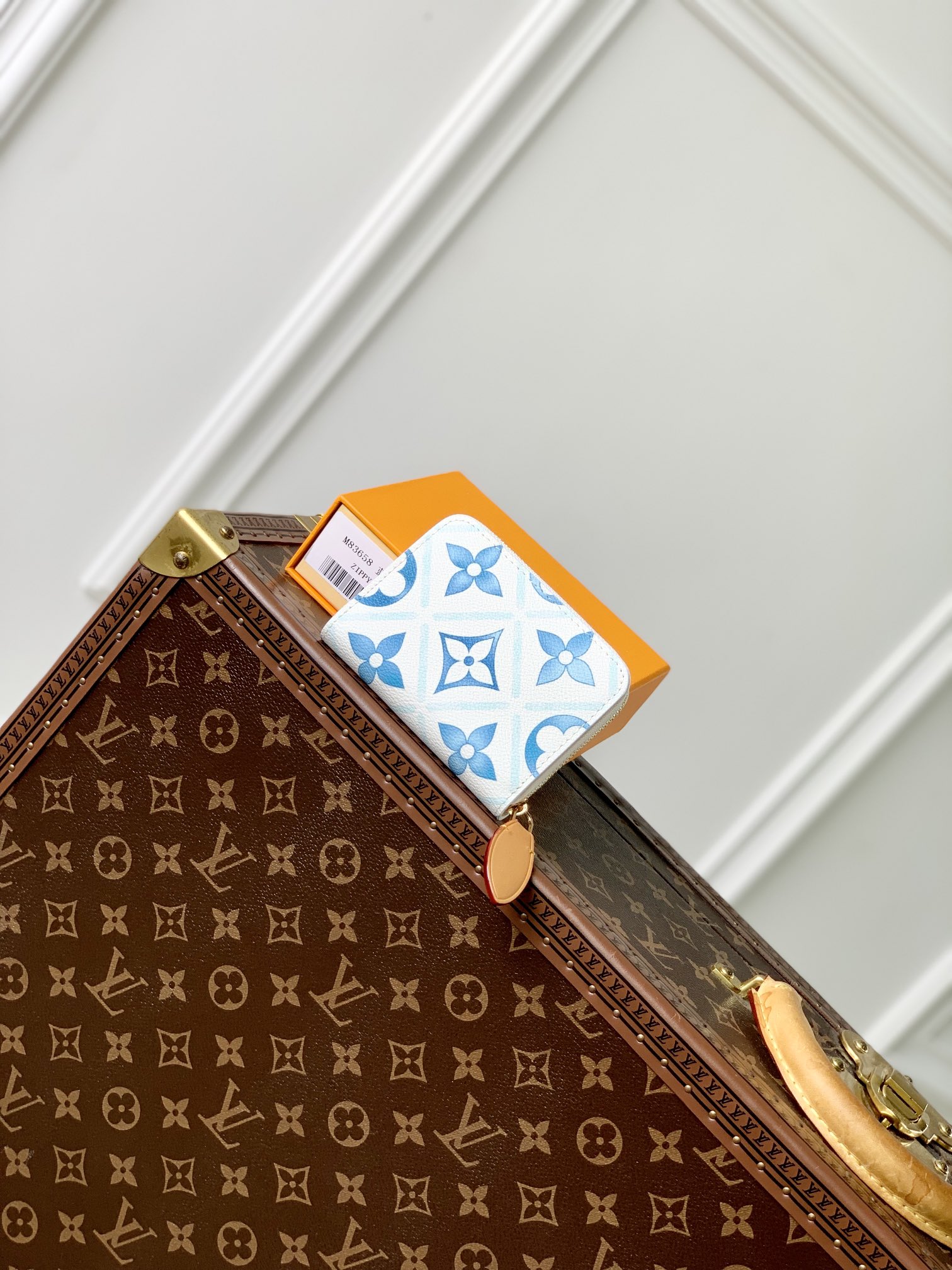 l**is V*t*n by the pool zippy coin purs-11*8.5*2cm