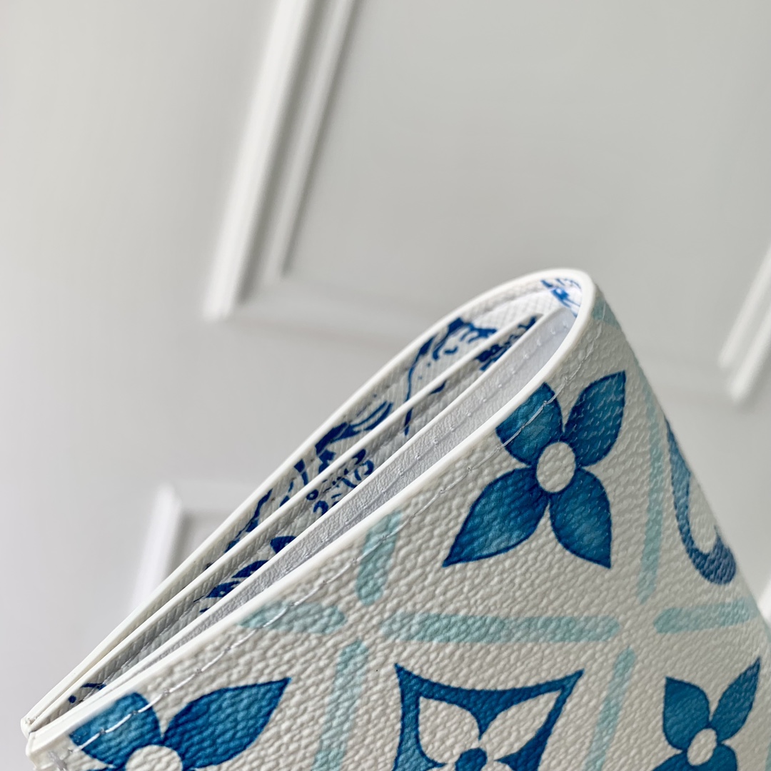 l**is V*t*n by the pool wallet-10 x 14 x 2.5cm