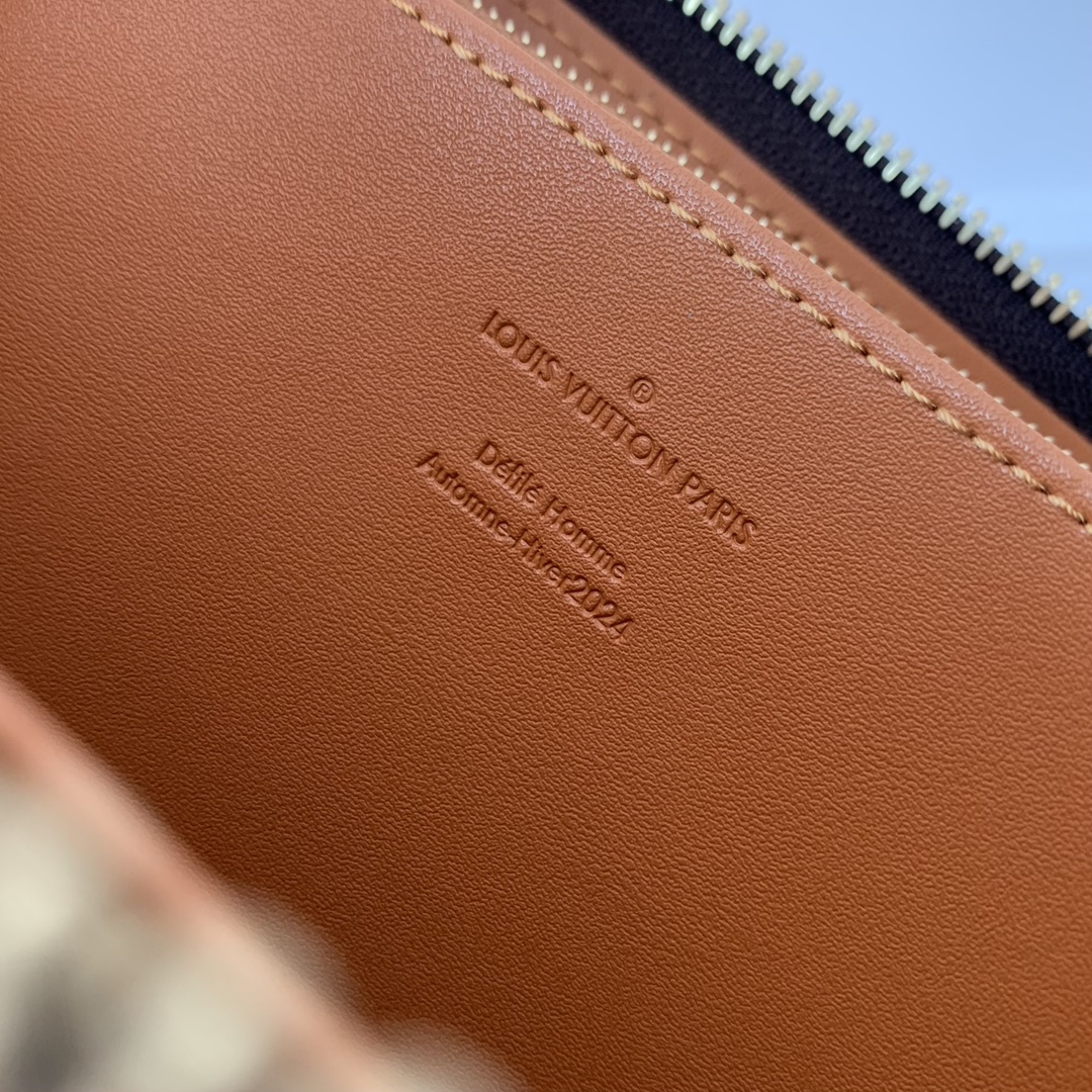 l**is V*t*n wallet-m11702 -19*10cm