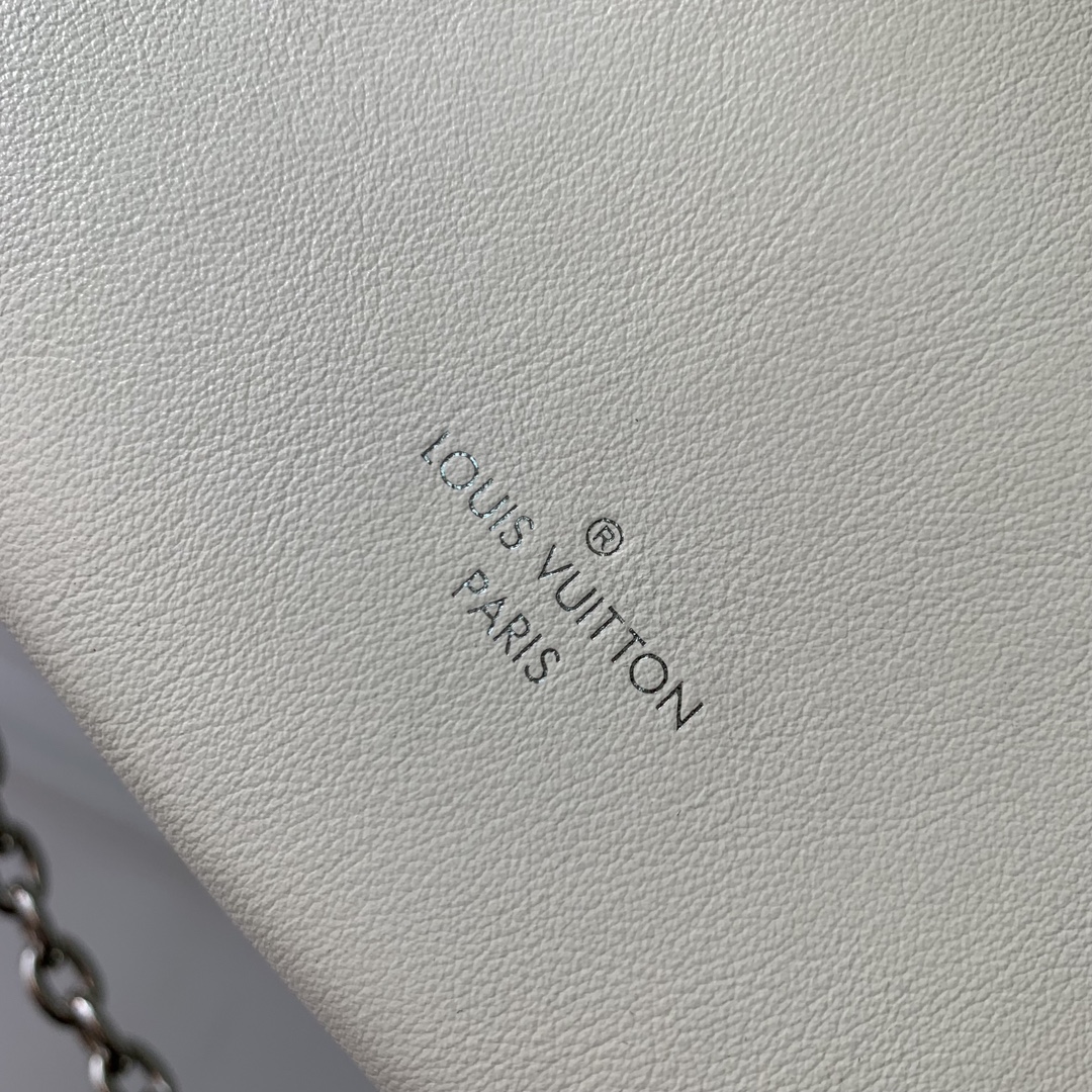 l**is V*t*n slim trunk--m25445-23 x 12 x 4cm