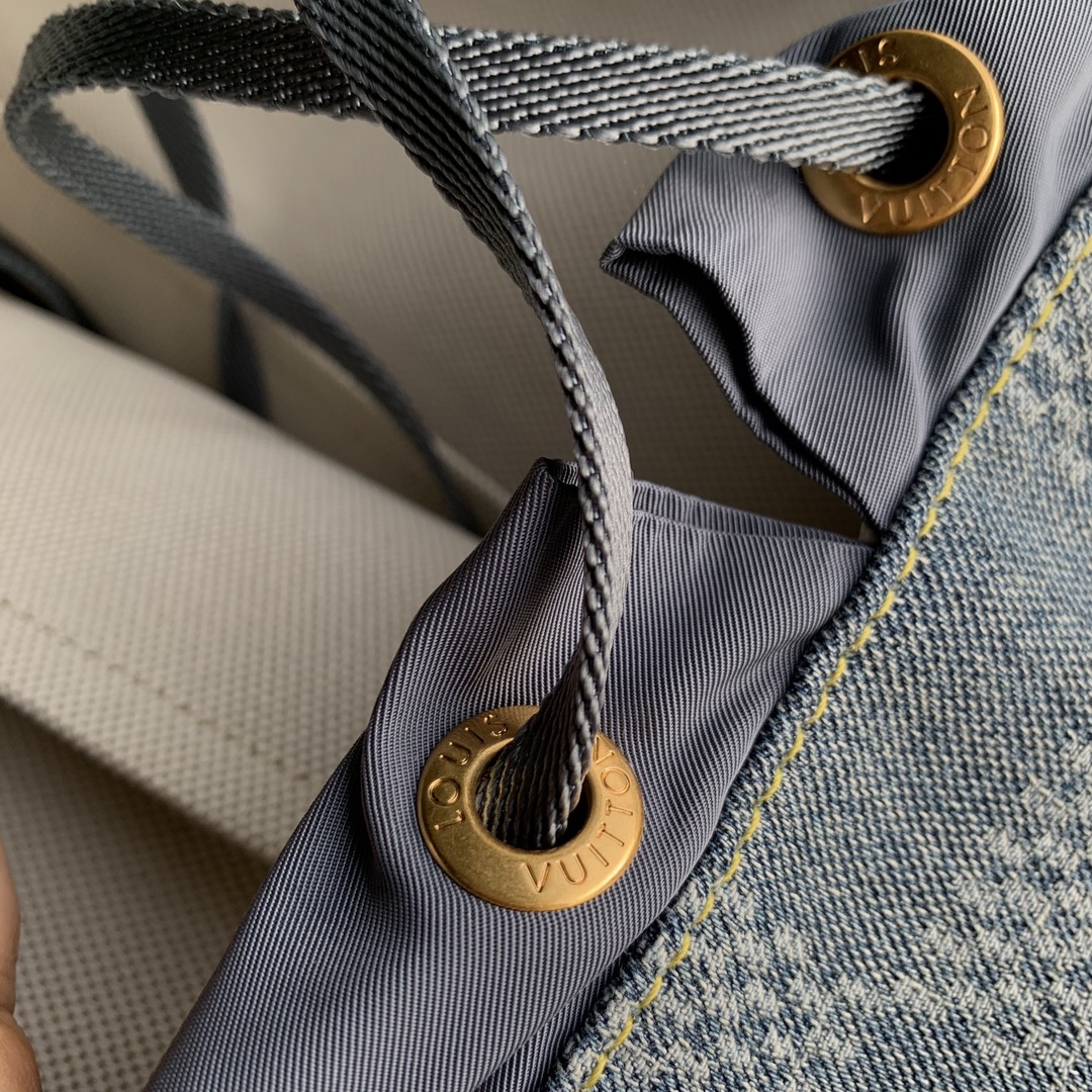 l**is V*t*n montsouris backpack-32 x 40 x 19cm