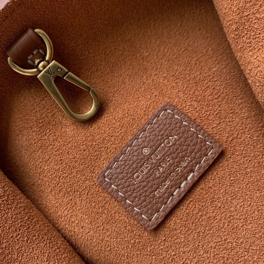 l**is V*t*n low key hobo-m25352-24 x 28 x 16cm