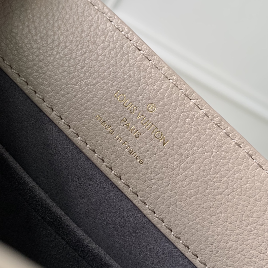 l**is V*t*n lockme ever 23x17x10cm