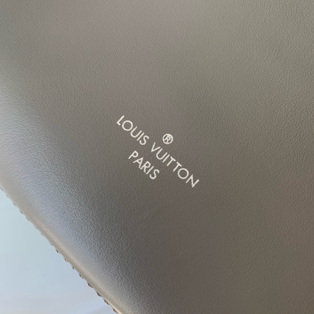 l**is V*t*n slim trunk--m25445-23 x 12 x 4cm