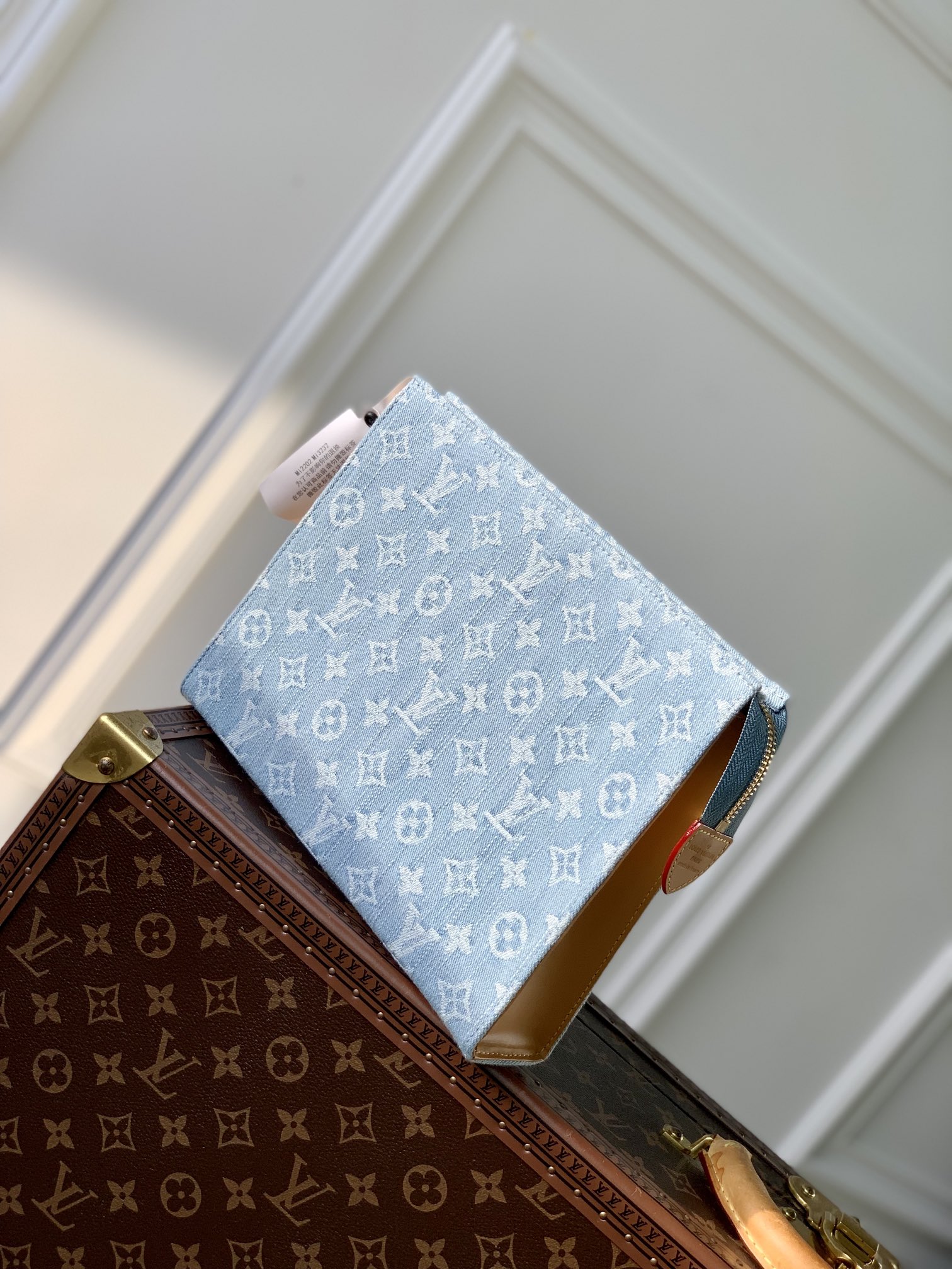 l**is V*t*n pochette accessoires-26x20cm