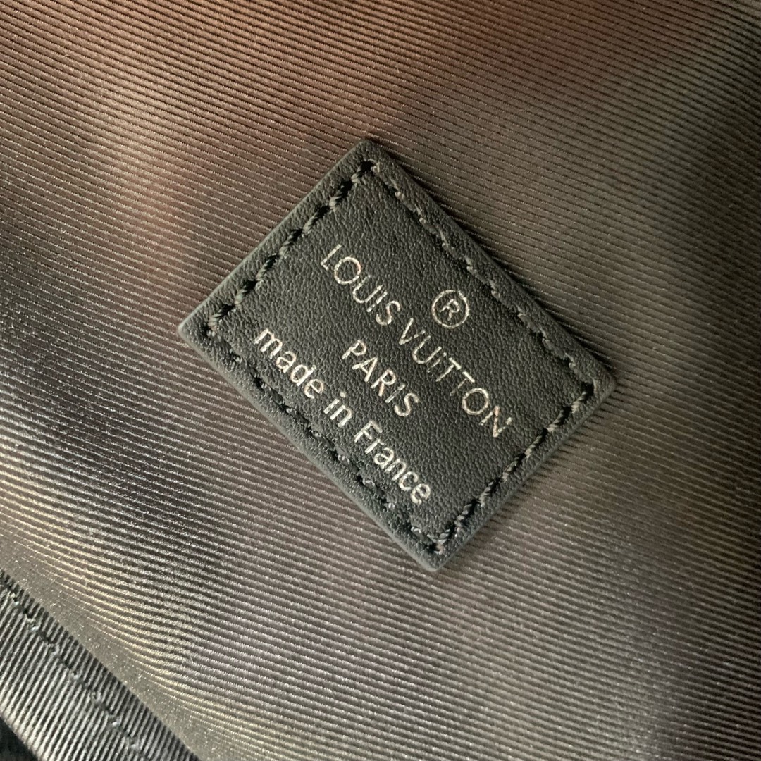 l**is V*t*n discovery backpsck-m31033-29*38*20cm