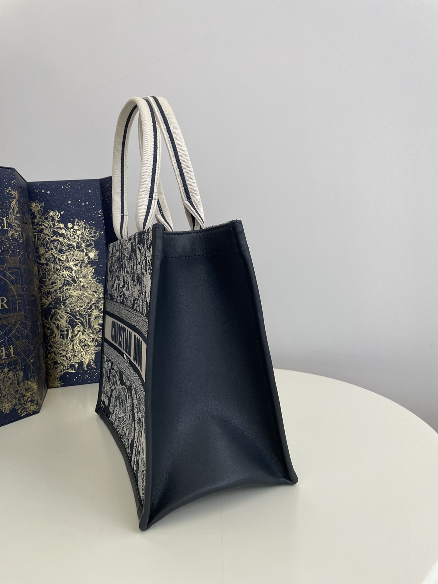 D*or small book tote-36.5cm