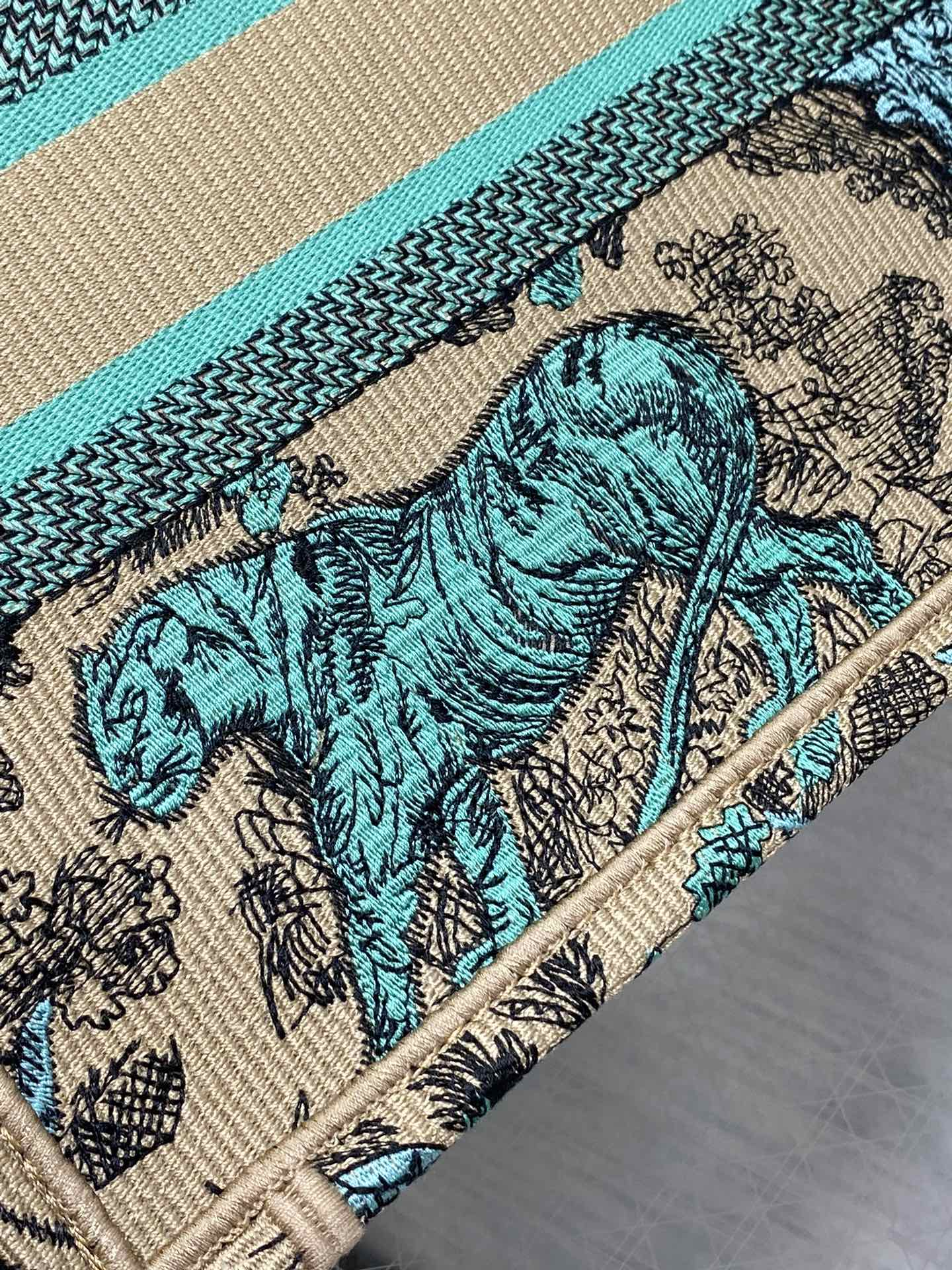 D*or small book tote-26*8*22cm